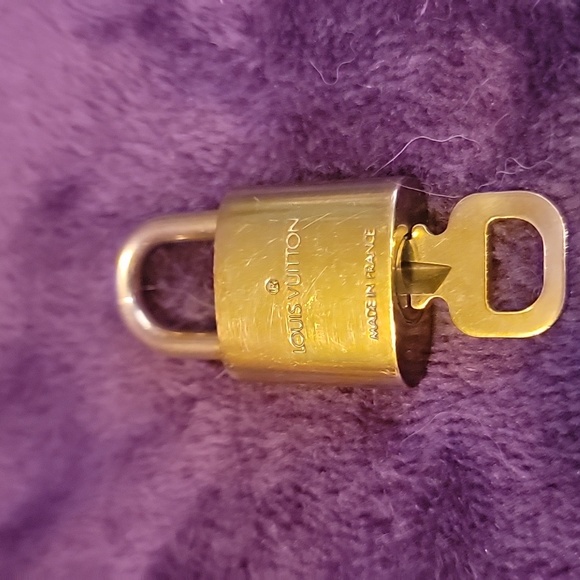 Louis Vuitton Lock & Key 🔐#304 - Picture 3 of 5